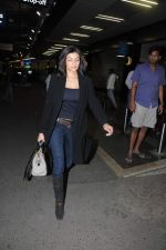 Sushmita Sen snapped at international airport in Mumbai on 11th Dec 2012 (13).JPG